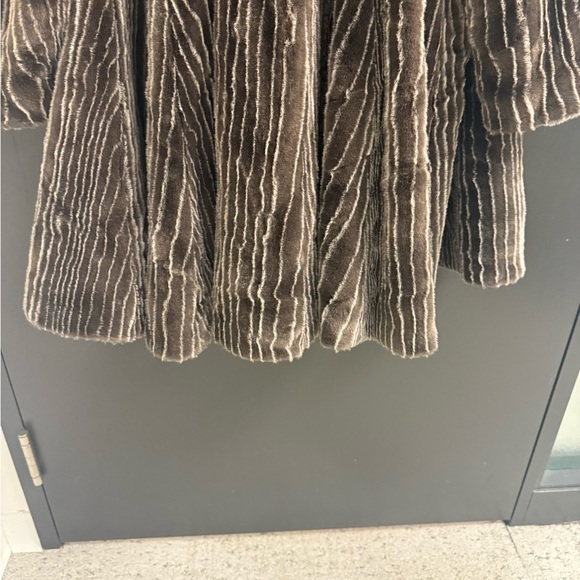 Couture Helene size 8 (UK see measurements) faux fur brown golden tones long - Picture 7 of 15